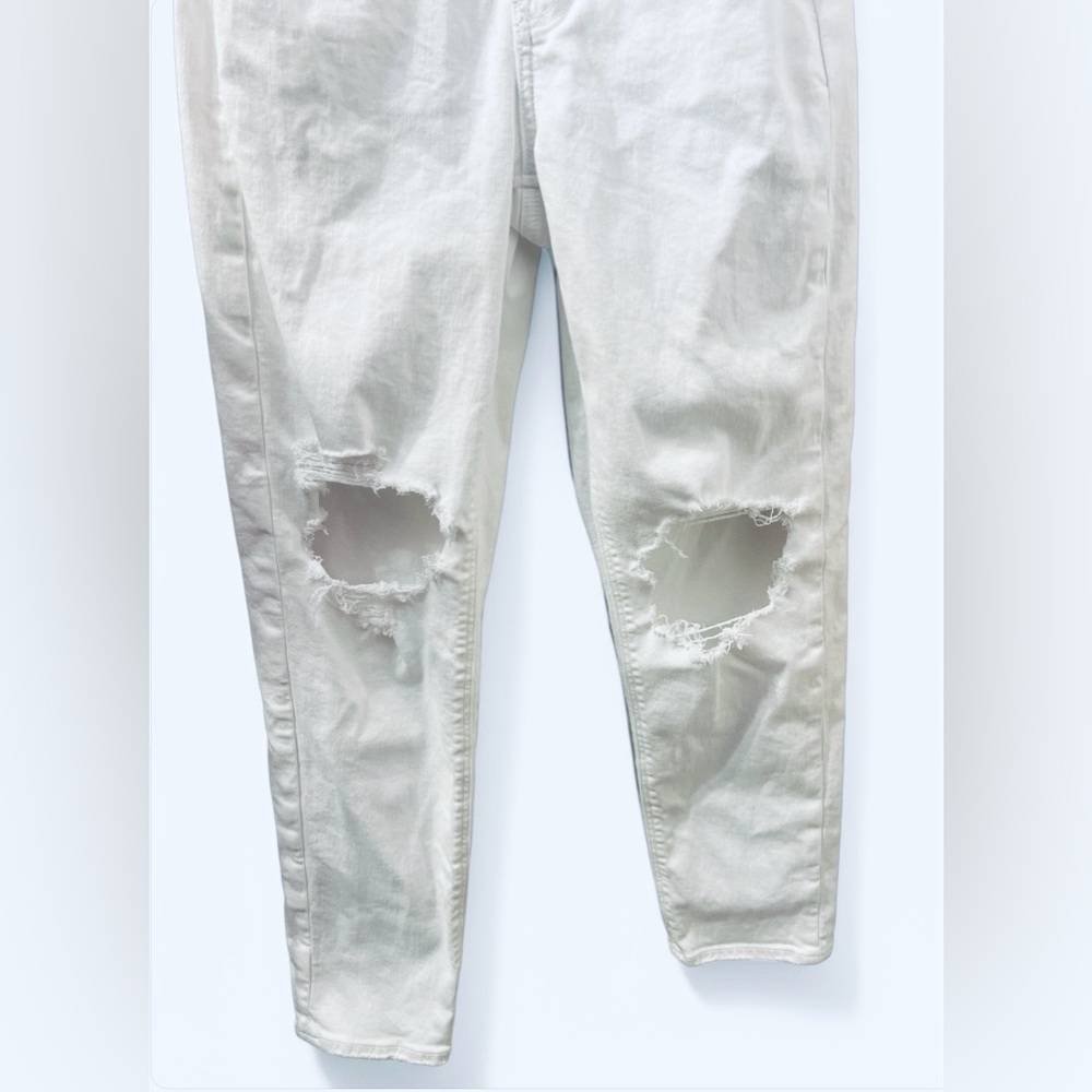 American Eagle outfitters White Ripped  & distressed Stretch Mom Straight Jeans - Picture 4 of 15